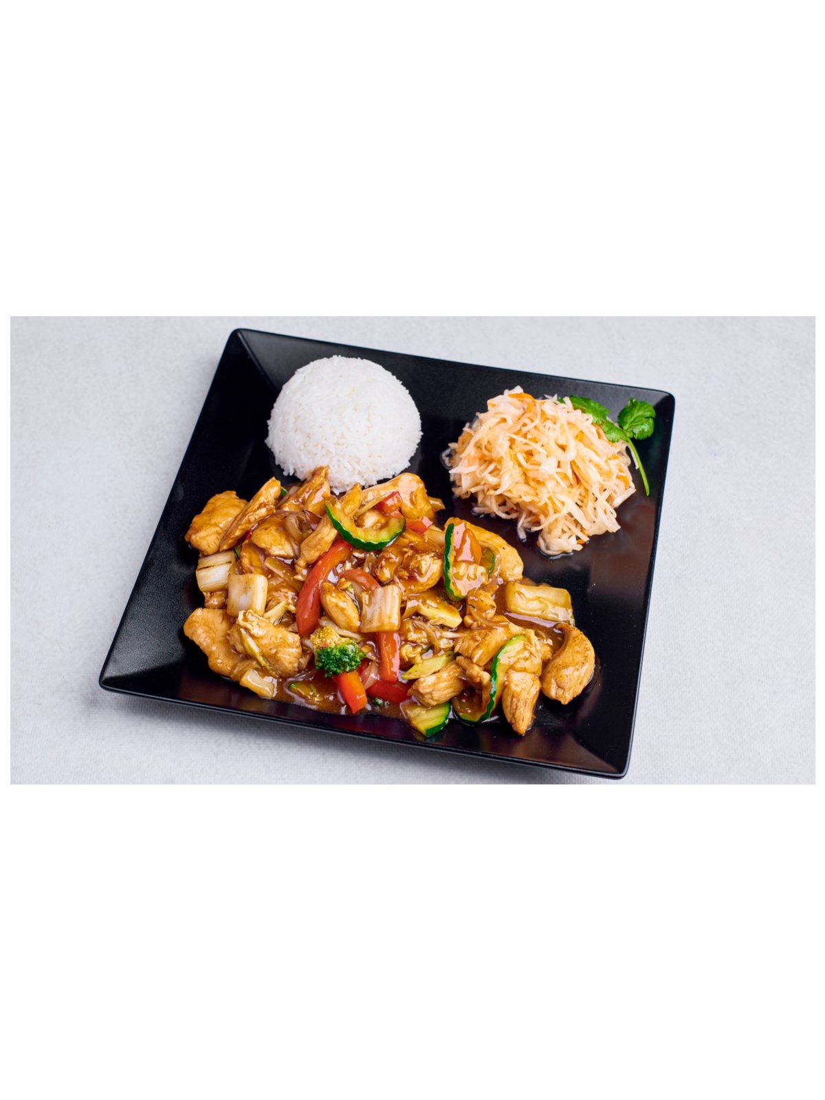 22) kurczak warzywami na ostro