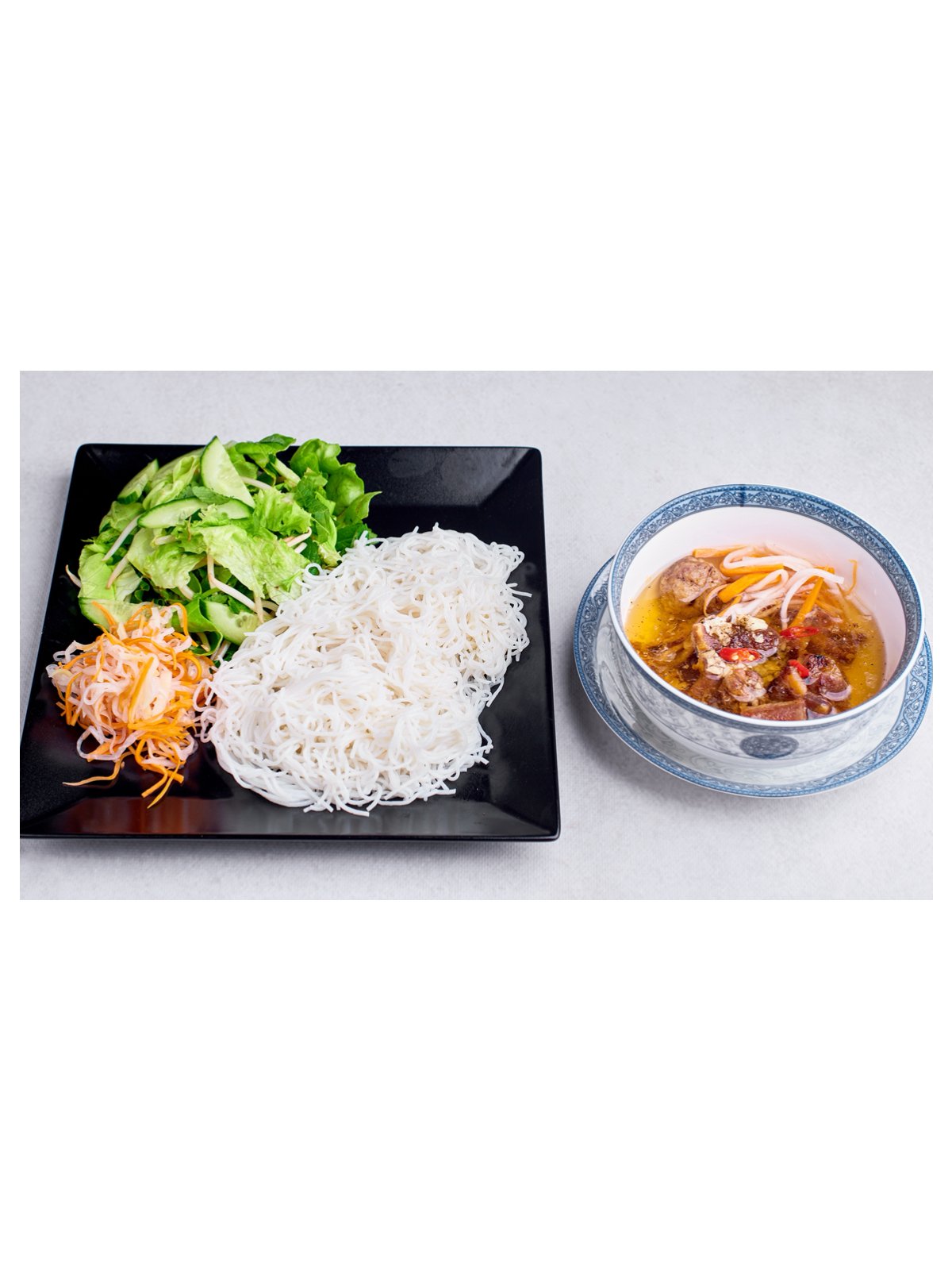 Bun z wierzowiną (bun cha )